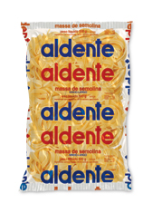 aldente ninho largo.jpg - MASSA NINHO LARGOSemolina de trigo rica com ferro e ácido fólico, água filtrada e beta-caroteno (corante natural).CONTÉM GLÚTEN.